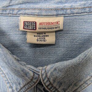 "Faded Glory" Faded Denim short sleeve top. Size Sm.